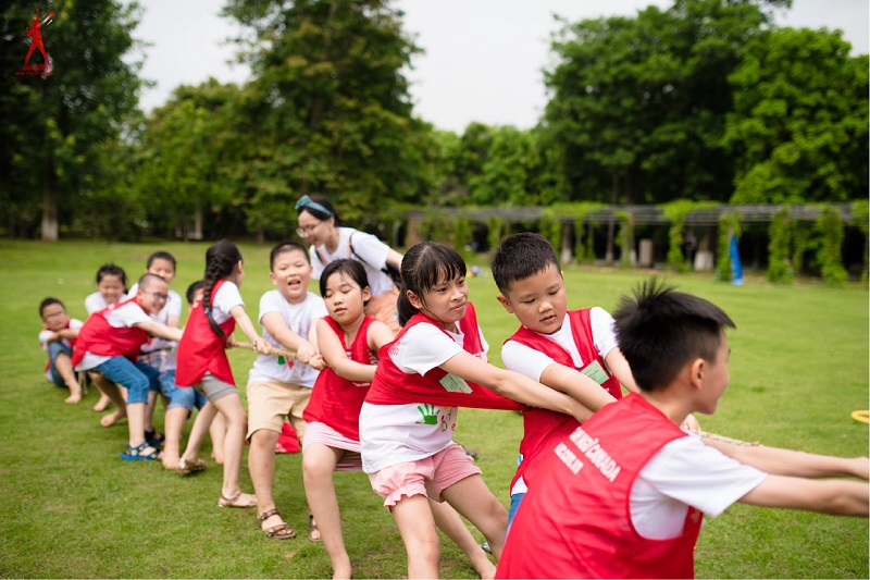 Các hoạt động ngoài trời giúp trẻ khám phá thế giới xung quanh