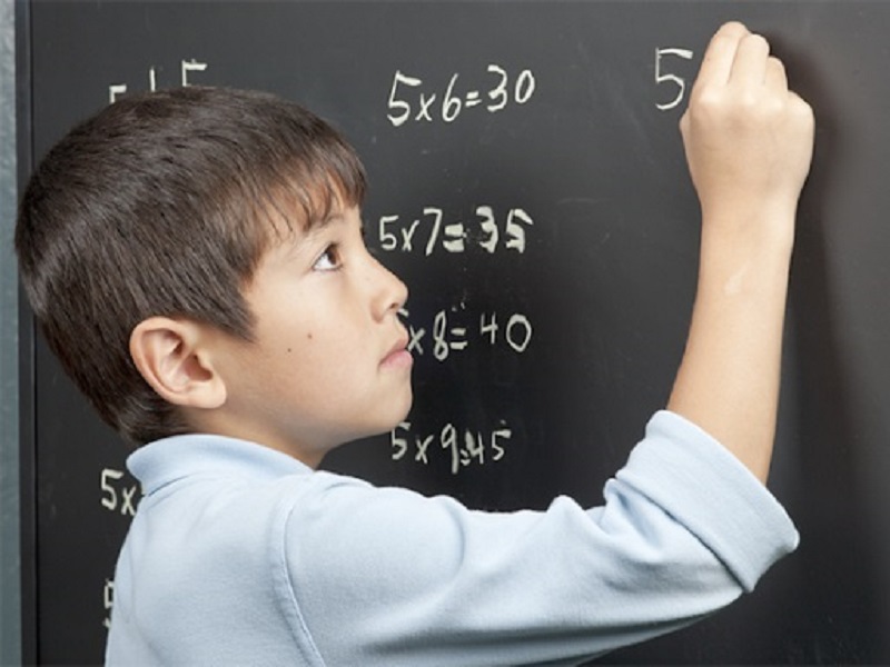 Trẻ học chậm thường gặp khó khi xử lý thông tin trừu tượng 