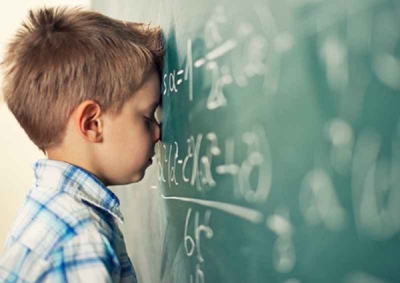 Áp lực điểm số và sợ sai khiến trẻ căng thẳng