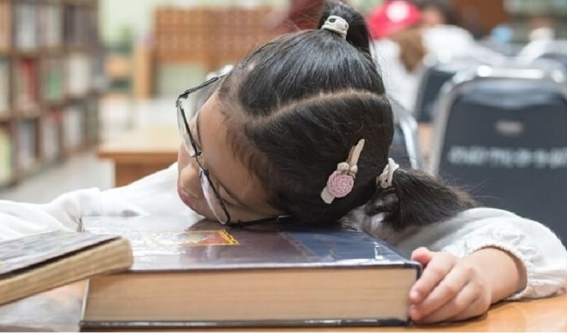 Ép trẻ học thuộc nhanh gây áp lực